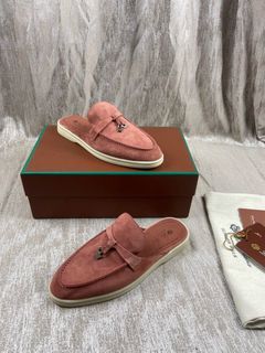 (Category: ) located in . Submitted by shoes_locker (Listing ID 1371205104, Image 1). Description: .