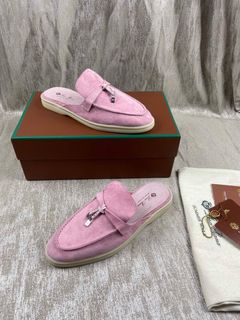 (Category: ) located in . Submitted by shoes_locker (Listing ID 1371205494, Image 1). Description: .