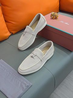 (Category: ) located in . Submitted by shoes_locker (Listing ID 1371208018, Image 1). Description: .