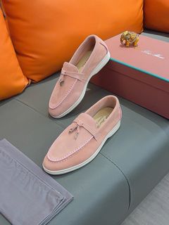 (Category: ) located in . Submitted by shoes_locker (Listing ID 1371210375, Image 1). Description: .