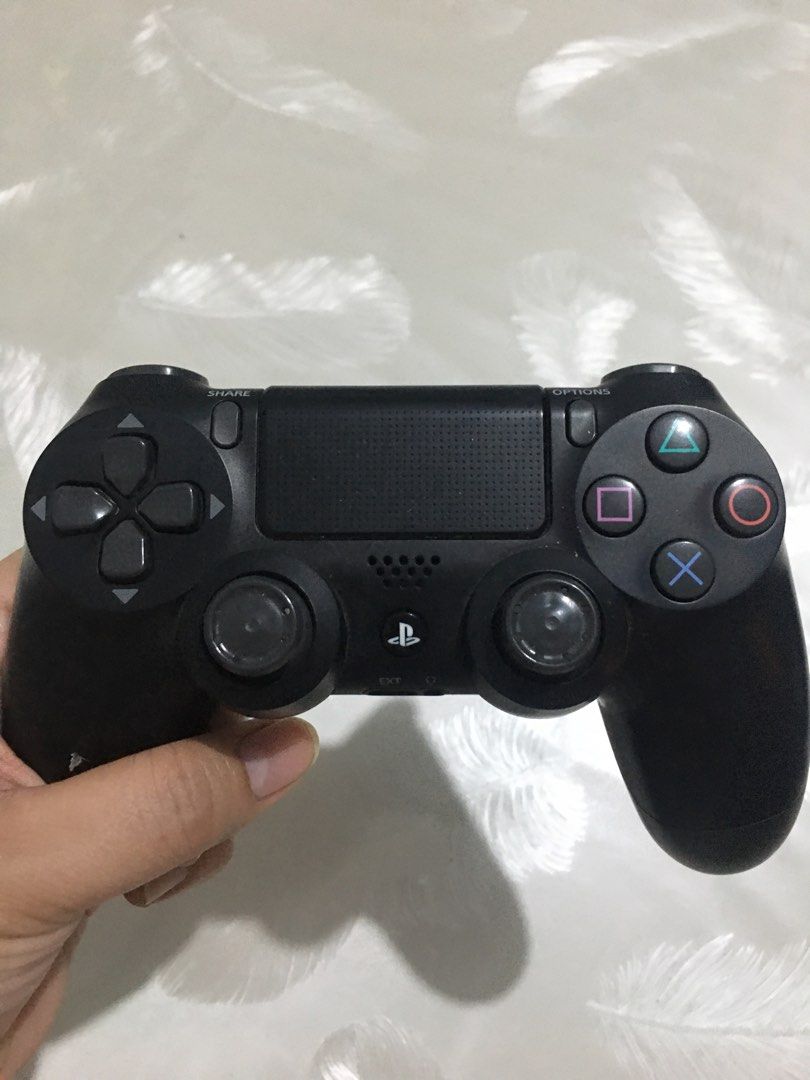 Controller (Category: Controllers) located in Las Pinas. Submitted by lauricontapay (Listing ID 1371358245, Image 3). Description: For sale ps4 controller Actual photo posted.