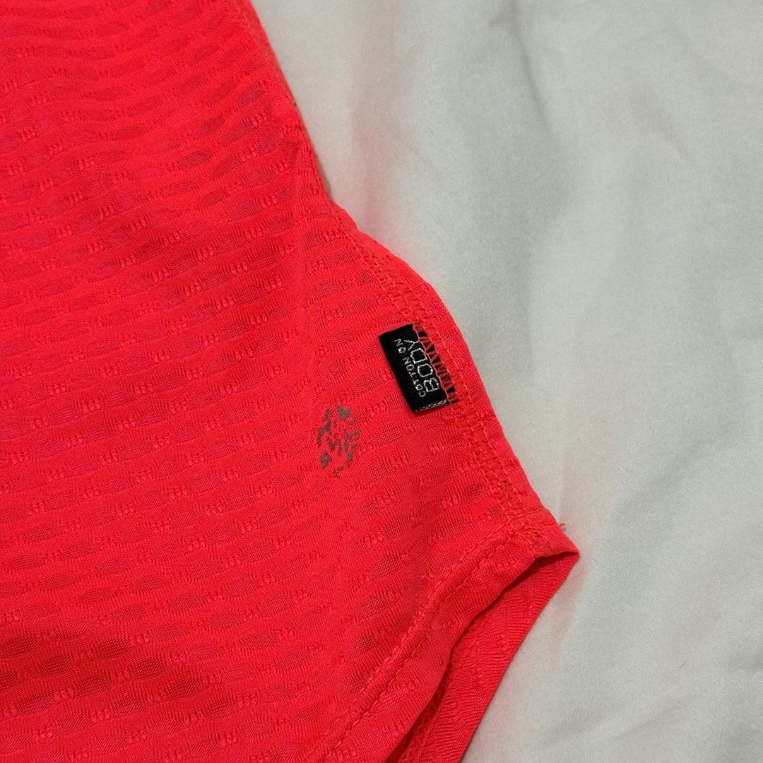 COTTON ON NEON RED TANK TOP (Category: Activewear) located in Quezon City. Submitted by hell0.leila (Listing ID 1371334318, Image 2). Description: 🖤 no flaws apart from faded logo due to washing 🖤 thick material 🖤 rfs: decluttering 🖤 size: M (but fits up to L) Flat lay dimensions: L: 27.5in (long back) W: 17in ❗️No lowballers please ❗️MOP: GCash or BDO only ❗️Delivery fee c/o buyer ❗️No rush shipping.