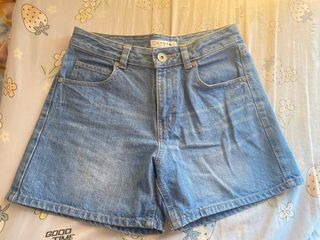 (Category: ) located in . Submitted by vns_decluttering (Listing ID 1371181444, Image 1). Description: .