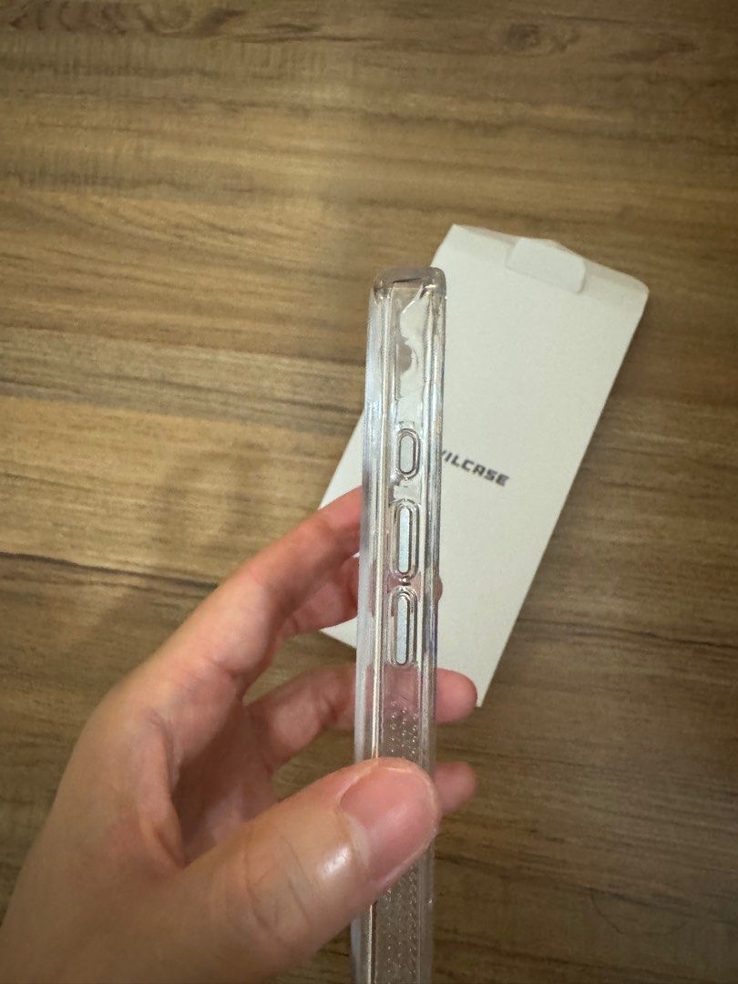 Devilcase iPhone 15 pro case (Category: Cases & Covers) located in Kuala Lumpur. Submitted by potatolover00 (Listing ID 1371316160, Image 3). Description: Devilcase iPhone 15 pro transparent with MagSafe original from Taiwan. Condition 7/10 Looking for serious buyer .
