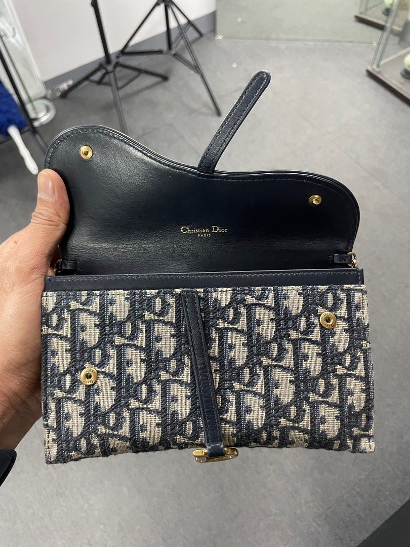 DIOR Saddle pouch Oblique Canvas wallet chain bag (Category: Luxury Bags & Wallets) located in Manila. Submitted by luxemax_09 (Listing ID 1371213758, Image 3). Description: .