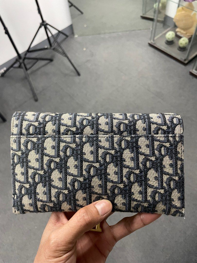 DIOR Saddle pouch Oblique Canvas wallet chain bag (Category: Luxury Bags & Wallets) located in Manila. Submitted by luxemax_09 (Listing ID 1371213758, Image 2). Description: .