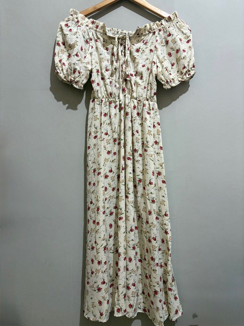 Floral Summer Dress (Category: Dresses) located in Antipolo. Submitted by ivyg22 (Listing ID 1371211908, Image 1). Description: With minimal unnoticeable flaw in tie Unused.