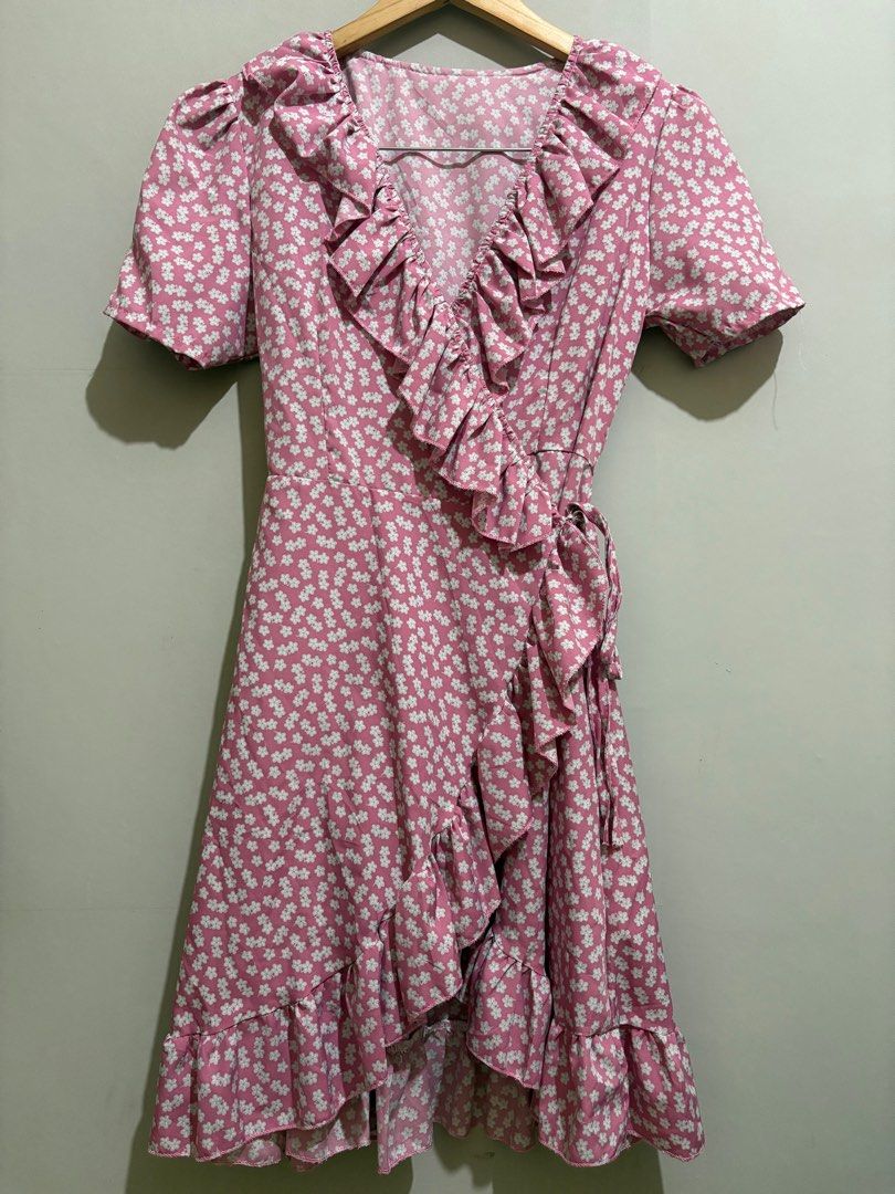 Floral Summer Dress (Category: Dresses) located in Antipolo. Submitted by ivyg22 (Listing ID 1371212173, Image 1). Description: Preloved, used once.