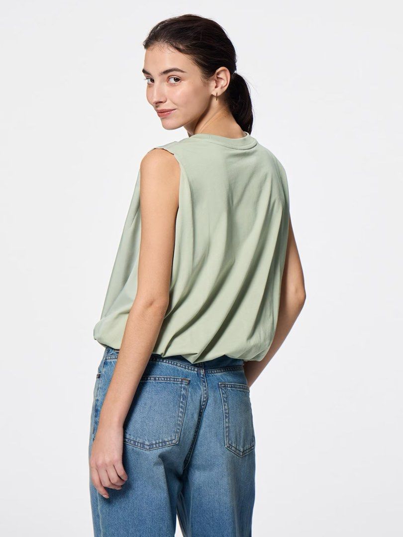 GU Bubble Hem Pullover (Category: Sleeveless) located in Quezon City. Submitted by adiesaur (Listing ID 1371196349, Image 3). Description: - Soft and comfortable material. - Light, non-clingy texture. - fits M to semi XL - Bought in HK.