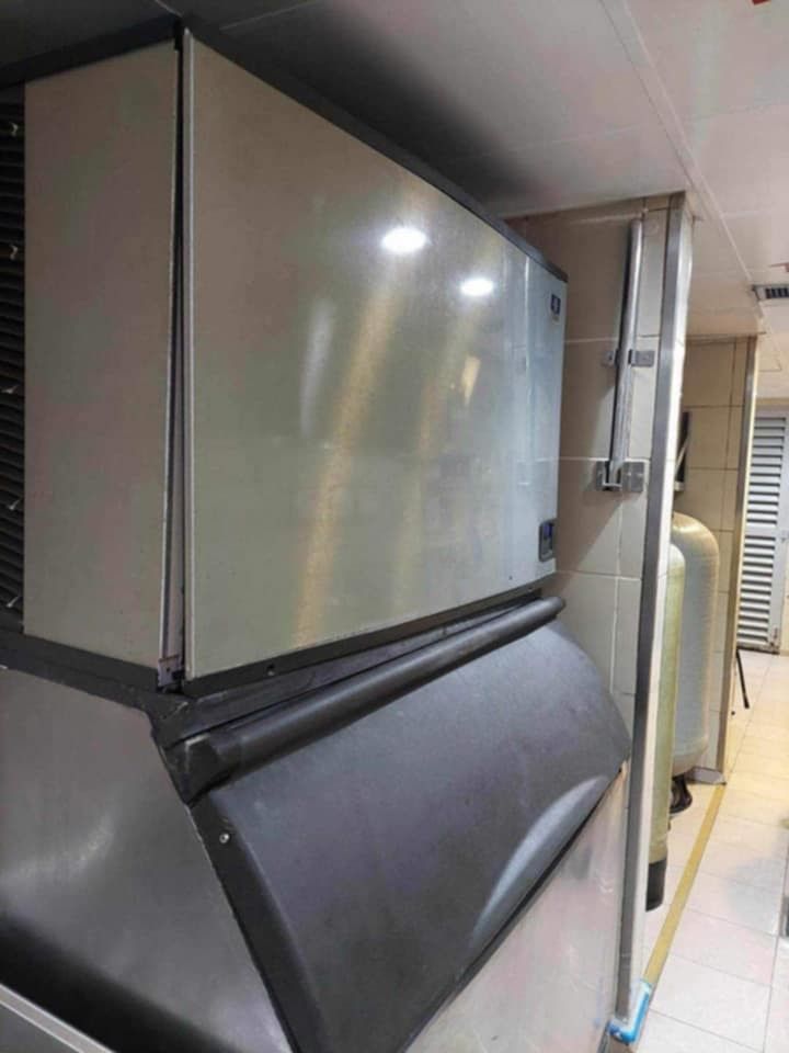 Ice machine (Category: Ice-cream Makers) located in Cavite. Submitted by carou68692 (Listing ID 1371190771, Image 1). Description: sale ice machine monitowoc 500kilos. full dice free diliver metro manila pero Ang install po nito my bayad pi pm nuo lang me.