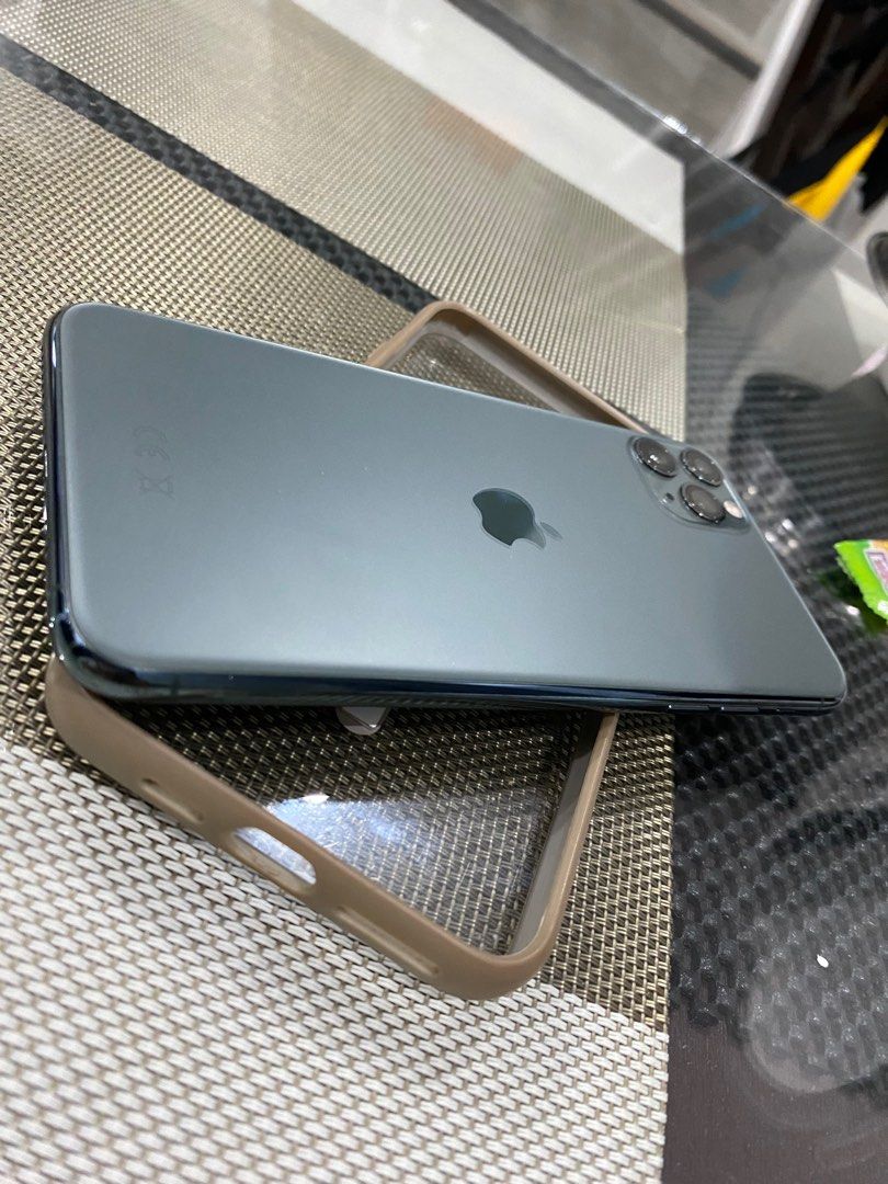 iphone 11 pro max 256 gb (Category: iPhone 11 Series) located in Dasmarinas. Submitted by diseotso (Listing ID 1371284001, Image 3). Description: iphone 11 pro max 256gb (nego) Lady owned 256 GB Factory Unlock Graphite 77% BH Still nego for sure buyer No issue No history of repair Check want to sawa .