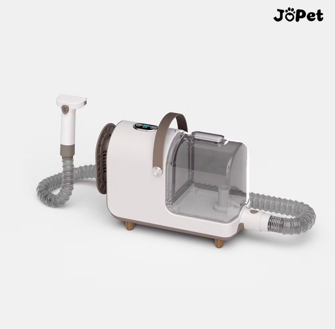 由 lydia.tw (刊登 ID 1371281271，圖片 2) 提交，位於 台北市 (Taipei) 的 【Jopet】寵物理毛機/吸塵器/吸毛機 貓咪理毛 狗狗理毛 (類別：寵物健康與美容)，說明：原價2,750元，剃毛刀僅使用2次，吸塵盒全新未使用。 【特色】 大寵物理毛、除毛除使用，可吸入毛髮、雜質，避免毛髮飛散 * 6合1多功能美容組，依情況更換工具使用 * 三段式調整風量，最小風量噪音50dB，適用較敏感寵物 *軟管長達1.6公尺，針對敏感寵物設計，遠離噪音 *2.5L大容量集塵筒 *觸控式LED 面板，質感再提升 【規格】 型號：HL-G1 電壓：110-120V 功率：350W 吸力：3/6/10 KPA 噪音：50-75 dBA 淨重：2KG 集塵筒容量：2.5L 軟管長度：1.6M 主機尺寸：340*140*24mm 電源線長：2.5M 【內容物】 理毛機*1 使用說明書*1 針梳竹、脫毛梳的、電動剪*、限位頭*5、2合1扁吸頭*1 除毛滾輪*1 按摩梳*1、軟管