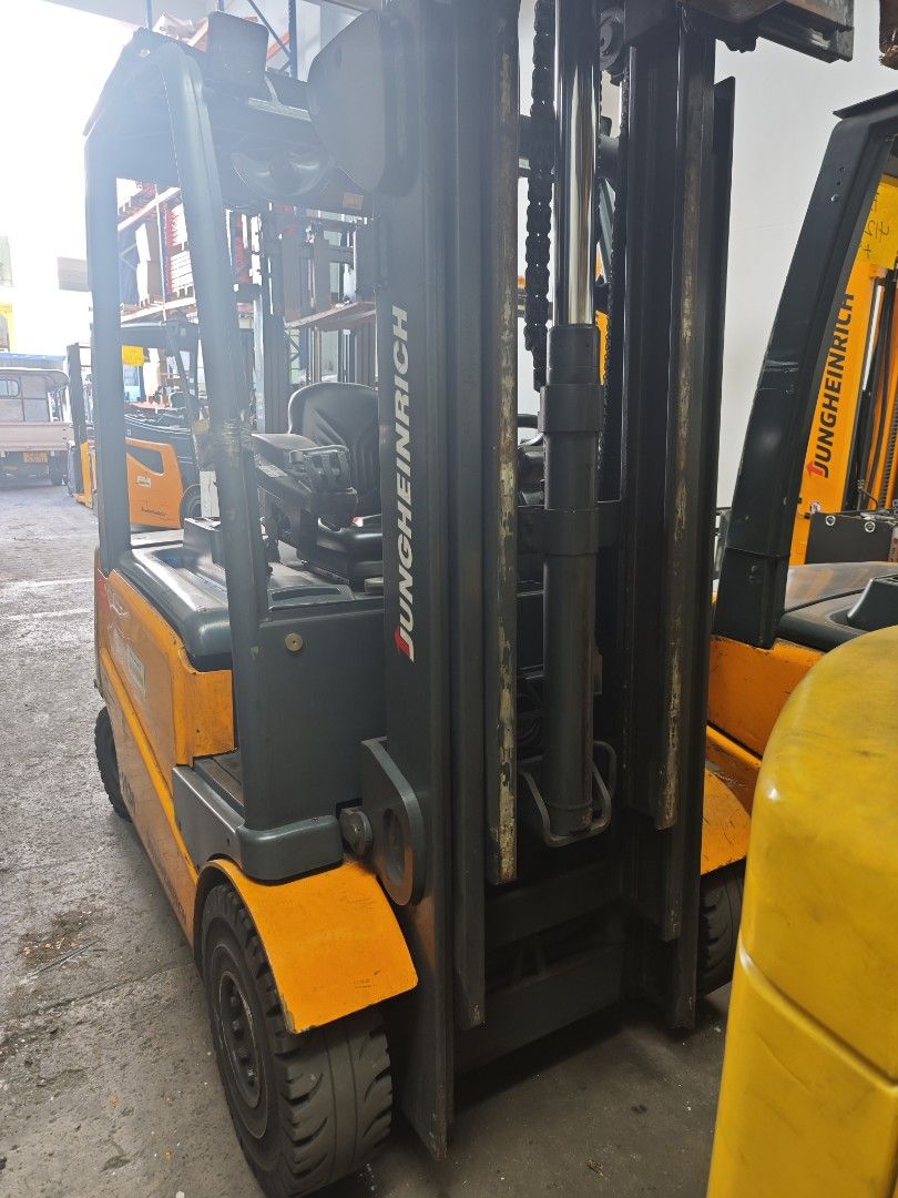 Jungheinrich 2.5 ton electric forklift ( good condition )62885347112451112