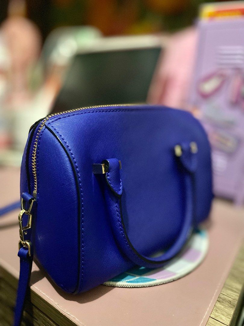 READ DESCRIPTION Kate Spade Preloved Mini Royal Blue Bag (Category: Luxury Bags & Wallets) located in Paranaque City. Submitted by cloverbloomph (Listing ID 1371316262, Image 3). Description: Rank AB Condition Comes with Kate Spade dust bag Location: Parañaque/Makati City Bag Measurement: W: 20cm H: 17cm Depth: 12cm ⭐️ Guaranteed Authentic 🚫 Does not fit long wallet Lightly used a few times this year. In great condition with no major flaws, just