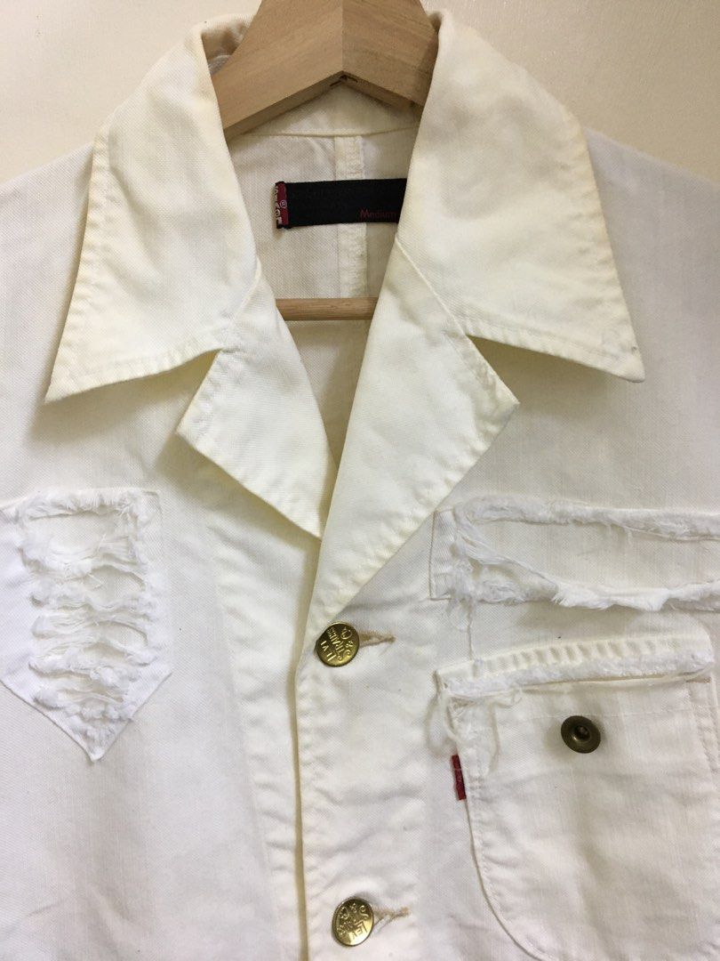 Levis Jacket (Category: Activewear) located in Kulai. Submitted by 2ndClothingStuff (Listing ID 1371326629, Image 3). Description: Levis Jacket Pit 20.5 Labuh 29 Size M Condition masih cantik . Harga Boleh Nego Berminat inbox atau whatsabi saya . check no phone di profile Terima Kasih.