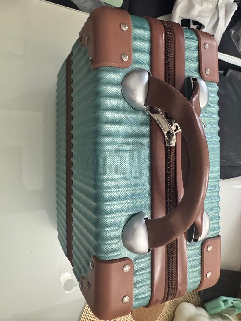 Mini Luggae (Category: Luxury Bags & Wallets) located in Quezon City. Submitted by itsnotmeitsu (Listing ID 1371313697, Image 2). Description: .