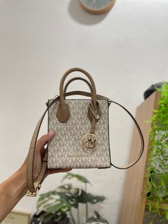 (Kategori: ) berada di . Dikirim oleh preloveucel (ID iklan 1371181747, Gambar 1). Deskripsi: .