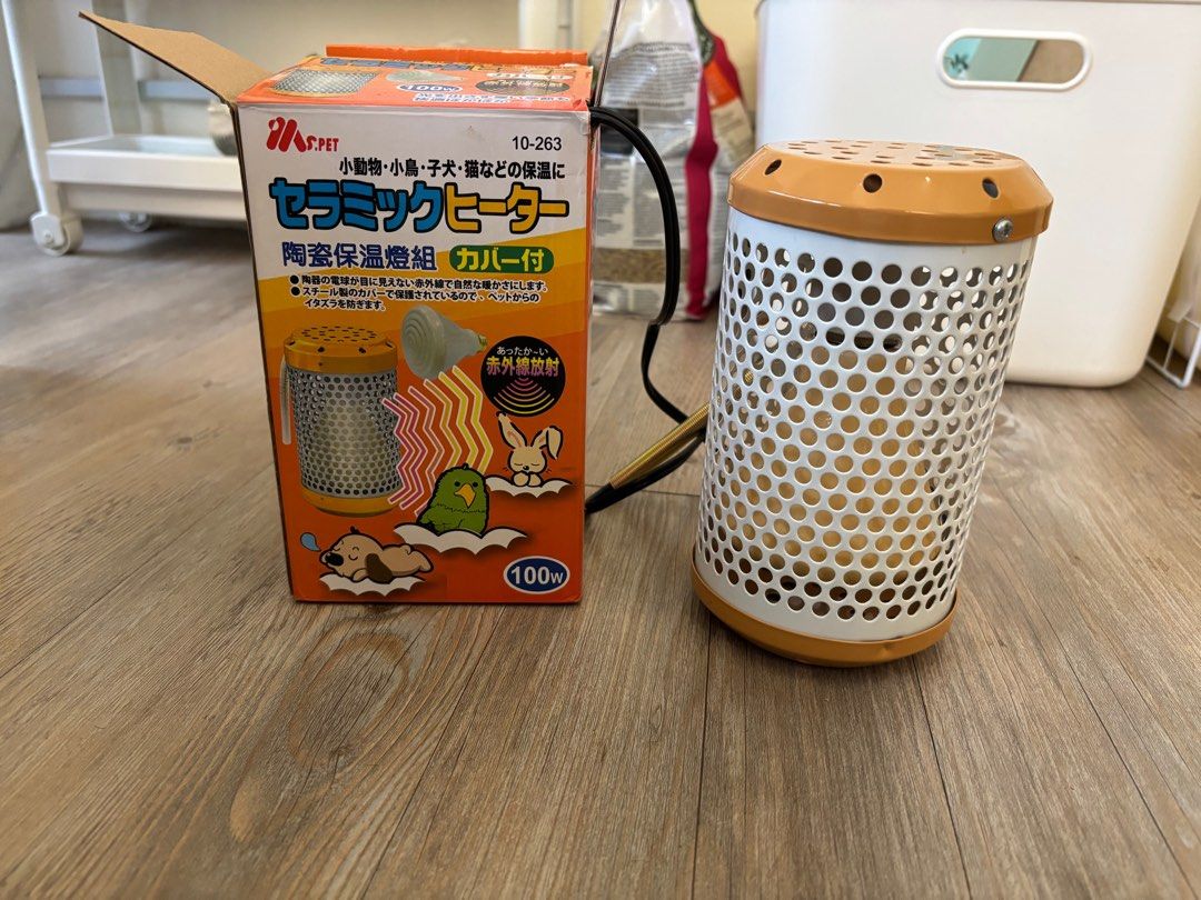 由 mm_shop777 (刊登 ID 1371345301，圖片 1) 提交，位於 台北市 (Taipei) 的 （免運）MS.PET-小動物陶瓷保溫燈組100W (類別：寵物及其他)，說明：【商品名稱】： MS.PET-小動物陶瓷保溫燈組100W 【新舊狀況】：9成新 【數量】：1 【單價】：$680 【交易方式】：免運。