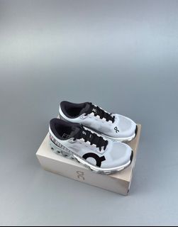 (Category: ) located in . Submitted by khai.uasneakers (Listing ID 1371347950, Image 1). Description: .