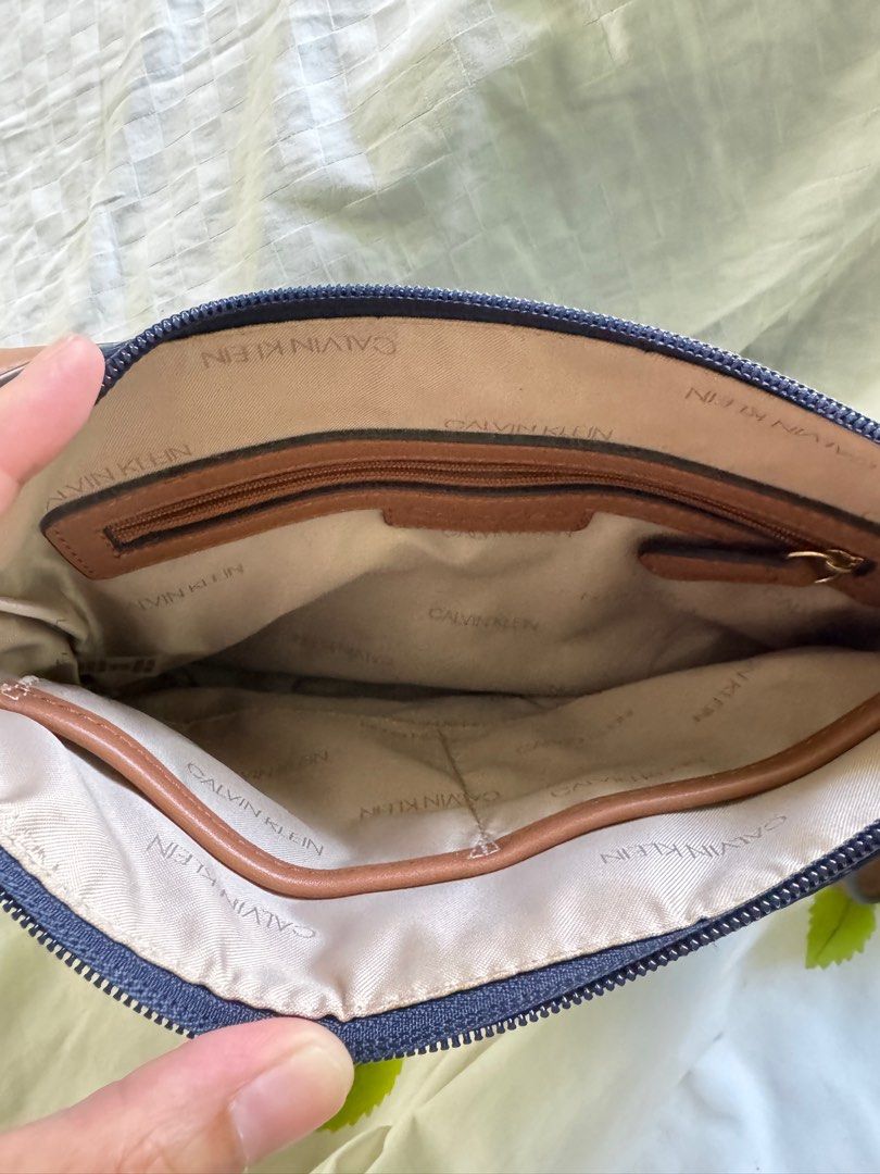 Original Calvin Klein Body Bag (Category: Luxury Bags & Wallets) located in Pasay City. Submitted by mscaoo (Listing ID 1371226612, Image 2). Description: .