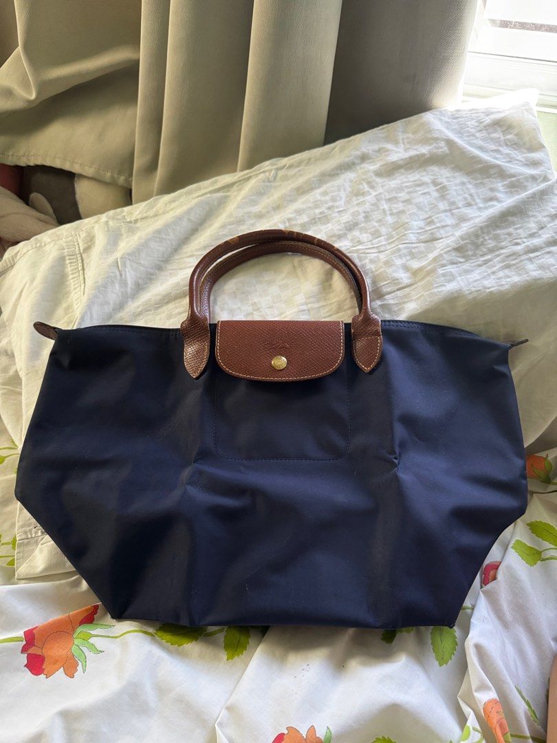 Original Long Champ (Category: Luxury Bags & Wallets) located in Pasay City. Submitted by mscaoo (Listing ID 1371225632, Image 1). Description: ORIGINAL Dark Blue Nylon Long Champ .