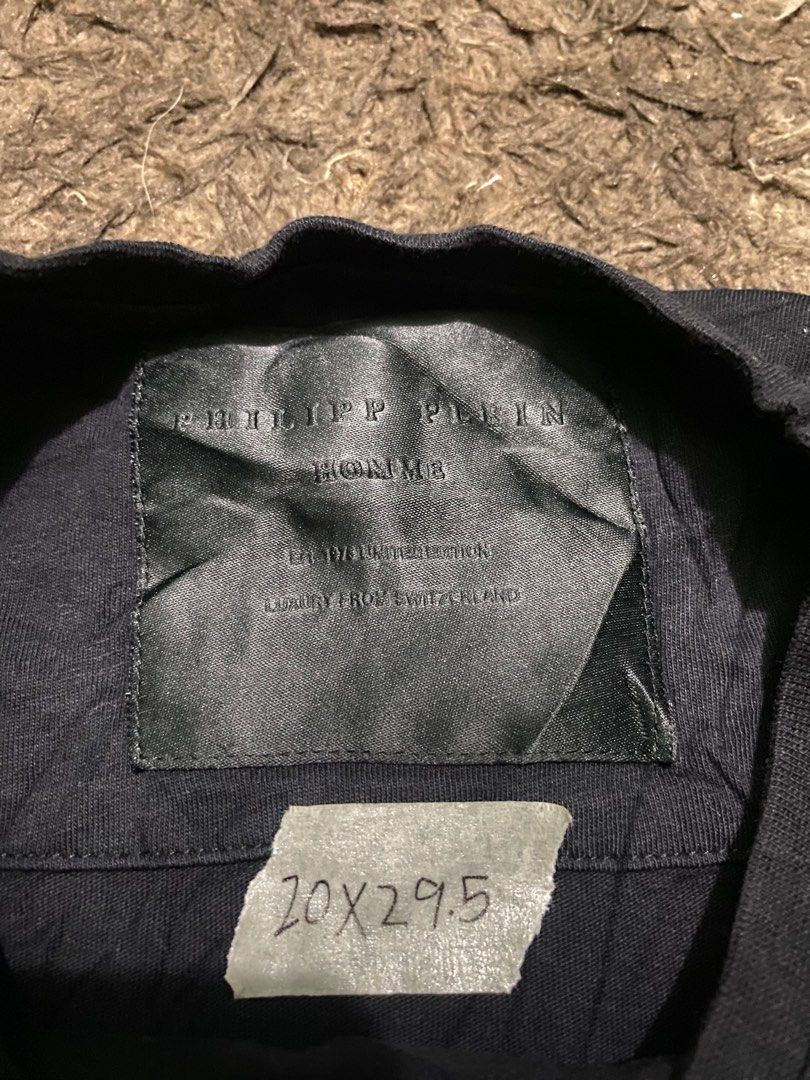 Philip Plein (Category: Tshirts & Polo Shirts ) located in Mexico. Submitted by iseemiyakee. (Listing ID 1371214709, Image 3). Description: Size Large 20 width 29.5 length no issue.