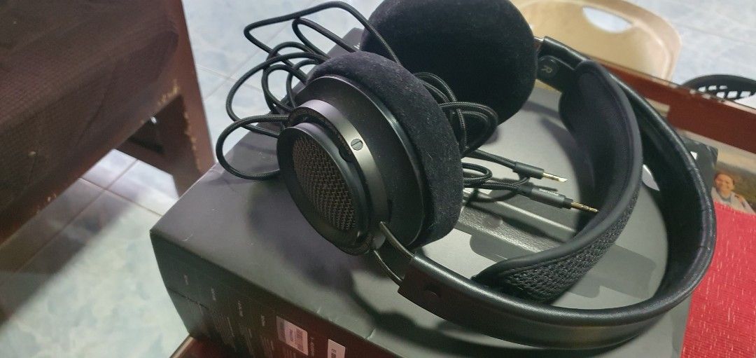 Philips fidelio x2hr (Category: Headphones & Headsets) located in Baguio. Submitted by neecanor.1 (Listing ID 1371245887, Image 3). Description: philips fidelio x2hr Hi-res Audio 50mm neodymium magnet driver RFS: Received a headphone gift...no need for two gadgets....