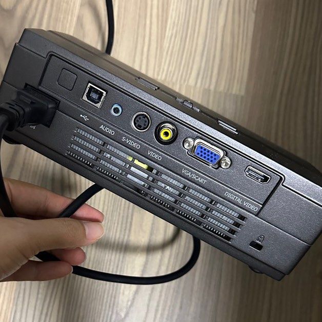 Projector (Category: Projectors) located in Singapore. Submitted by xiaoxiao1093 (Listing ID 1371309121, Image 2). Description: .