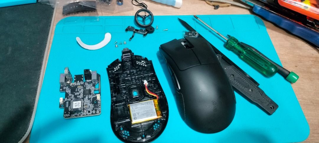 Razer Gaming Mouse Repair (Category: Cables & Adaptors) located in Quezon City. Submitted by kyrex12 (Listing ID 1371183118, Image 1). Description: -500 fee for 2pcs optical clicker at linis -500 fee if roller issue -accept for shipping sa prefer nyong courier -accept GCASH and MAYA payment.