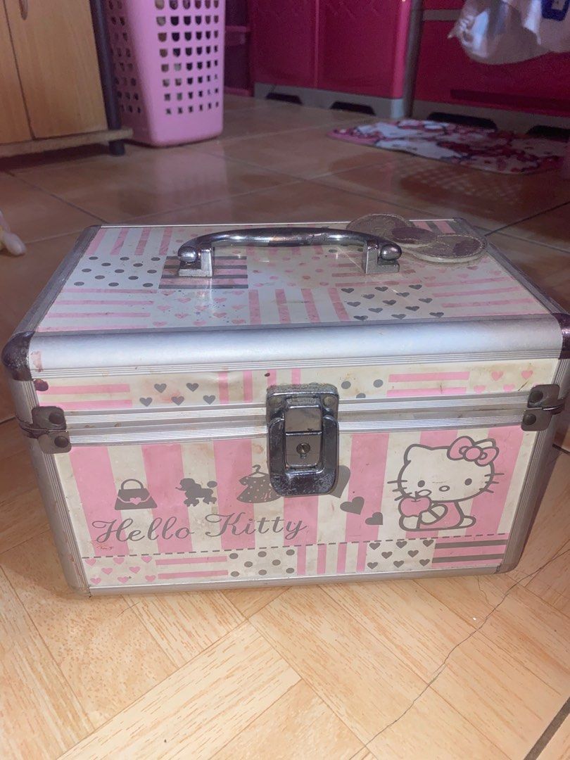Sanrio Hello kitty makeup box original (negotiable) (Category: Makeup) located in Pateros City. Submitted by pxlliix (Listing ID 1371288235, Image 1). Description: Og price 1.5k+ Lilinisin pa yung loob Still good quality and very durable Lower price nego for sure buyer .