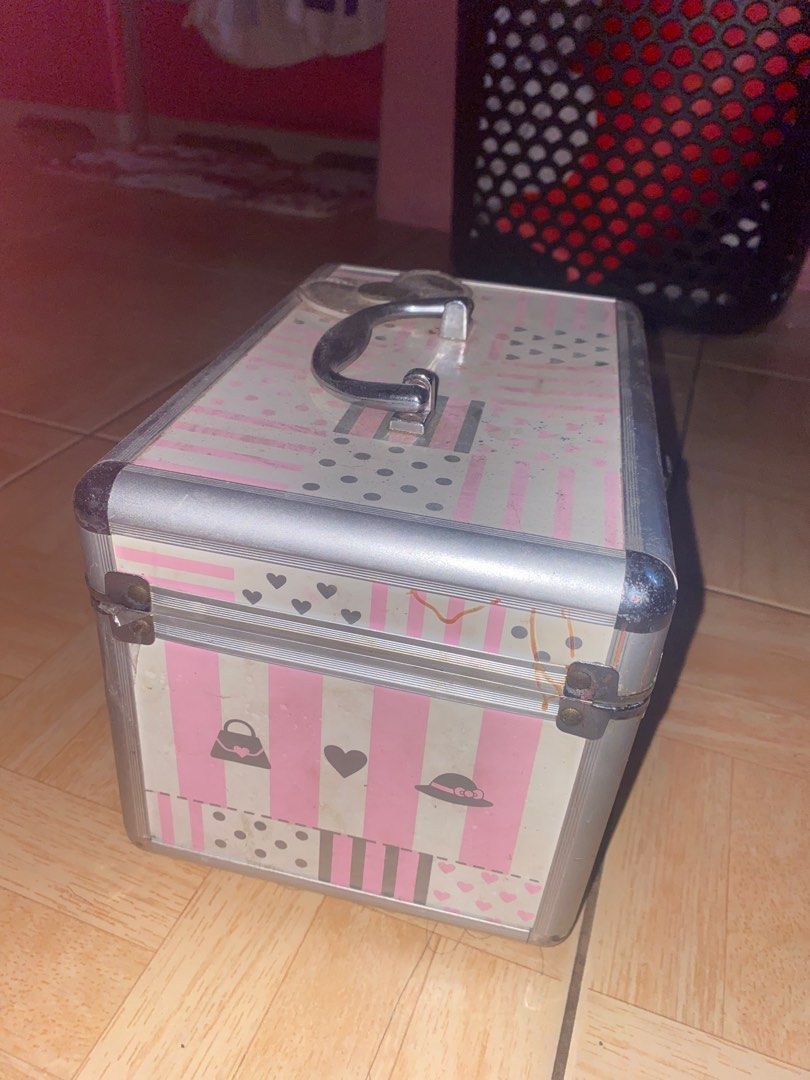 Sanrio Hello kitty makeup box original (negotiable) (Category: Makeup) located in Pateros City. Submitted by pxlliix (Listing ID 1371288235, Image 2). Description: Og price 1.5k+ Lilinisin pa yung loob Still good quality and very durable Lower price nego for sure buyer .