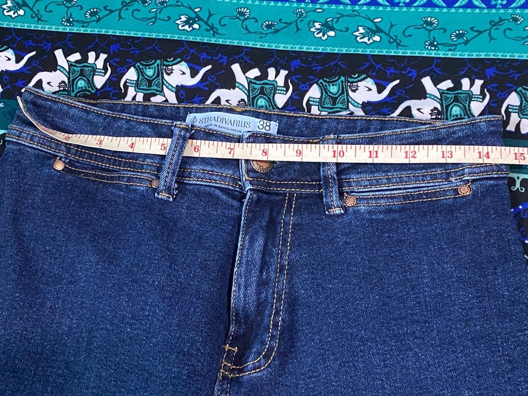 Stradivarius wide frayed jeans (Category: Jeans) located in Baguio. Submitted by maikees.stuff (Listing ID 1371174003, Image 3). Description: Bought on TT shop Worn once only Good condition No flaws 300php Fits size 28-29 .