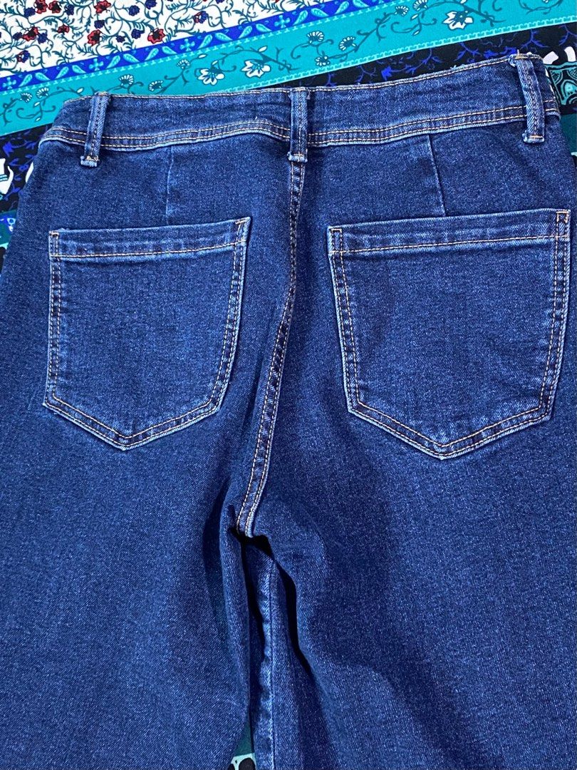 Stradivarius wide frayed jeans (Category: Jeans) located in Baguio. Submitted by maikees.stuff (Listing ID 1371174003, Image 2). Description: Bought on TT shop Worn once only Good condition No flaws 300php Fits size 28-29 .