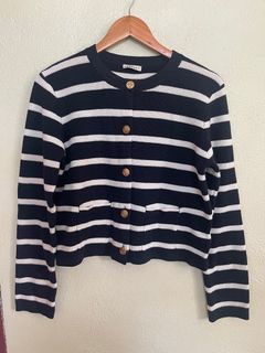 (Category: ) located in . Submitted by wardrobei (Listing ID 1371238005, Image 1). Description: .