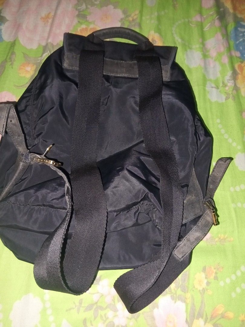 Tory Burch back pack (Category: Luxury Bags & Wallets) located in Magalang. Submitted by zeiansoria64090 (Listing ID 1371289639, Image 2). Description: Tory Burch back pack issue bakbak na lahat ng leather 300 ONLY.