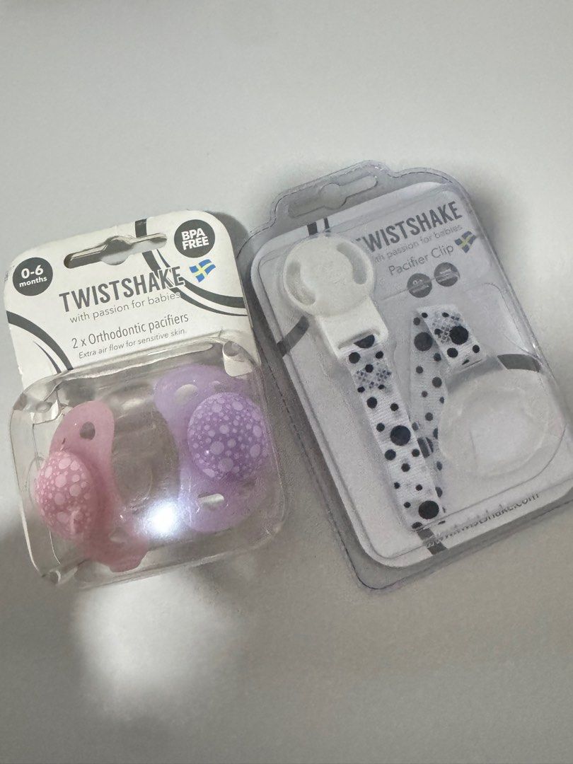 Twistshake Pacifier and Holder (Category: Soothers & Pacifiers) located in Manila. Submitted by cjezbte (Listing ID 1371216911, Image 1). Description: Valued at 1000 Get both na Rfs baby didnt use pacis .