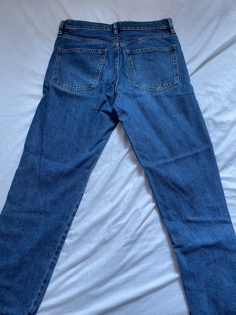 UNIQLO Navy Blue Jeans (Category: Jeans) located in Manila. Submitted by madkidinside (Listing ID 1371228109, Image 2). Description: Size 29 (73.5cm).