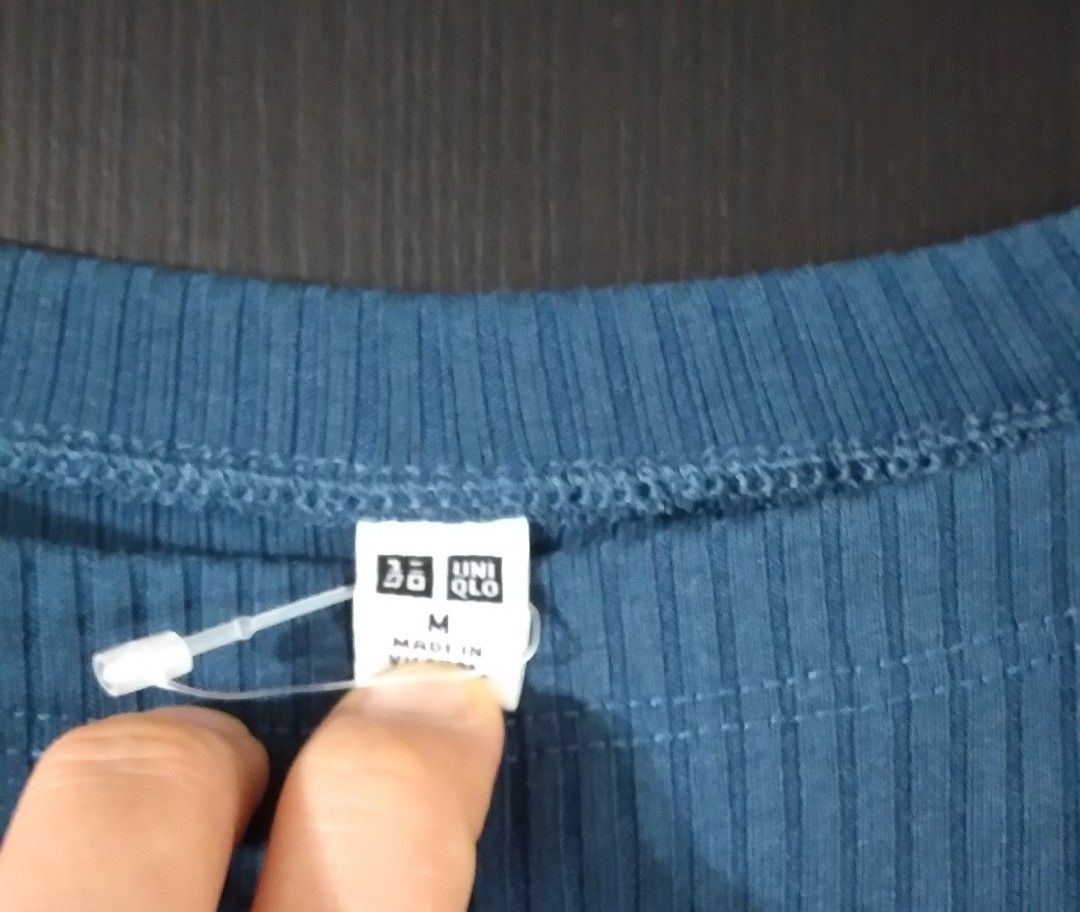 Uniqlo top (Category: Blouses) located in Quezon City. Submitted by jrodf (Listing ID 1371224654, Image 3). Description: ~P450 for 2pcs ~medium size.