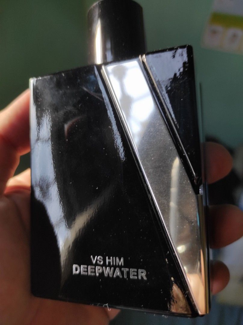 SALE!! VS Men DeepWater 100ml Eau De Parfum (Category: Fragrance & Deodorants) located in San Juan City. Submitted by kit_store (Listing ID 1371264686, Image 2). Description: 100% authentic, galing Tate! 99% full natesting. No box kasi bulky sa luggage. FREE small VS paper bag upon purchase. ANONG AMOY? Light lang di umaalingasaw sa Jeep/LRT/MRT. All weather kahit La Nina or El Nino mabango ka pa rin. Seriously ( para sa mga scent connoisseurs): 
