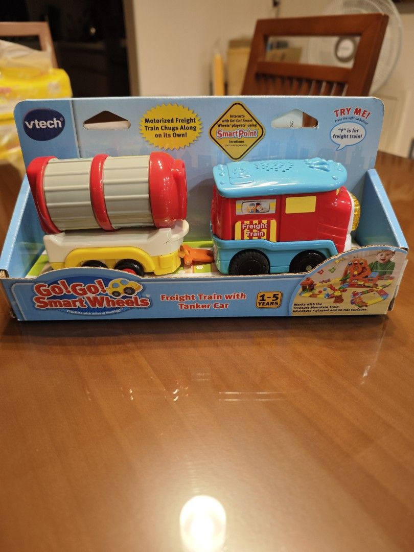 由 morbal (刊登 ID 1371193615，圖片 3) 提交，位於 新竹市 (Hsinchu City) 的 Vtech 二手 盒裝 電動登山爬坡火車組 (類別：嬰兒玩具)，說明：Vtech 二手 盒裝 電動登山爬坡火車組。 此火車除了可以在平面軌道上跑之外，還可以爬坡，輪胎有特殊齒輪設計可爬坡。。