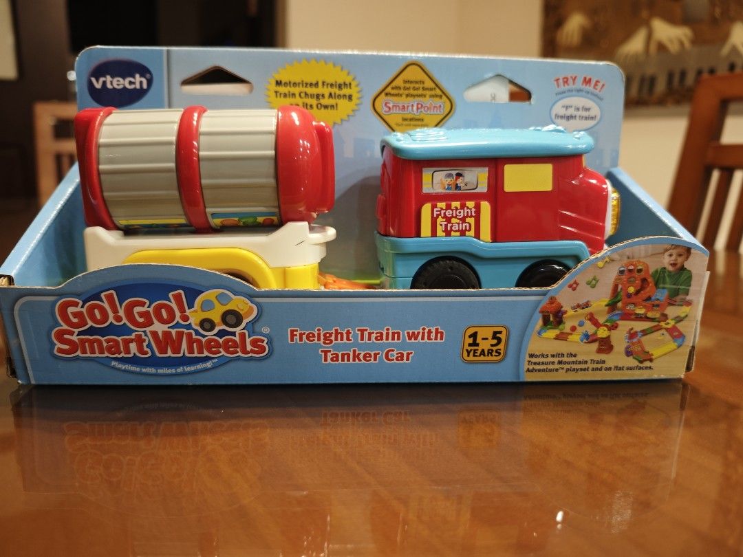 由 morbal (刊登 ID 1371193615，圖片 1) 提交，位於 新竹市 (Hsinchu City) 的 Vtech 二手 盒裝 電動登山爬坡火車組 (類別：嬰兒玩具)，說明：Vtech 二手 盒裝 電動登山爬坡火車組。 此火車除了可以在平面軌道上跑之外，還可以爬坡，輪胎有特殊齒輪設計可爬坡。。