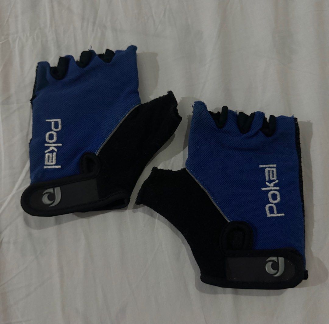 Weight Training Gloves (Category: Sports & Fitness Nutrition) located in Silang. Submitted by xoxovintage98 (Listing ID 1371324635, Image 1). Description: .