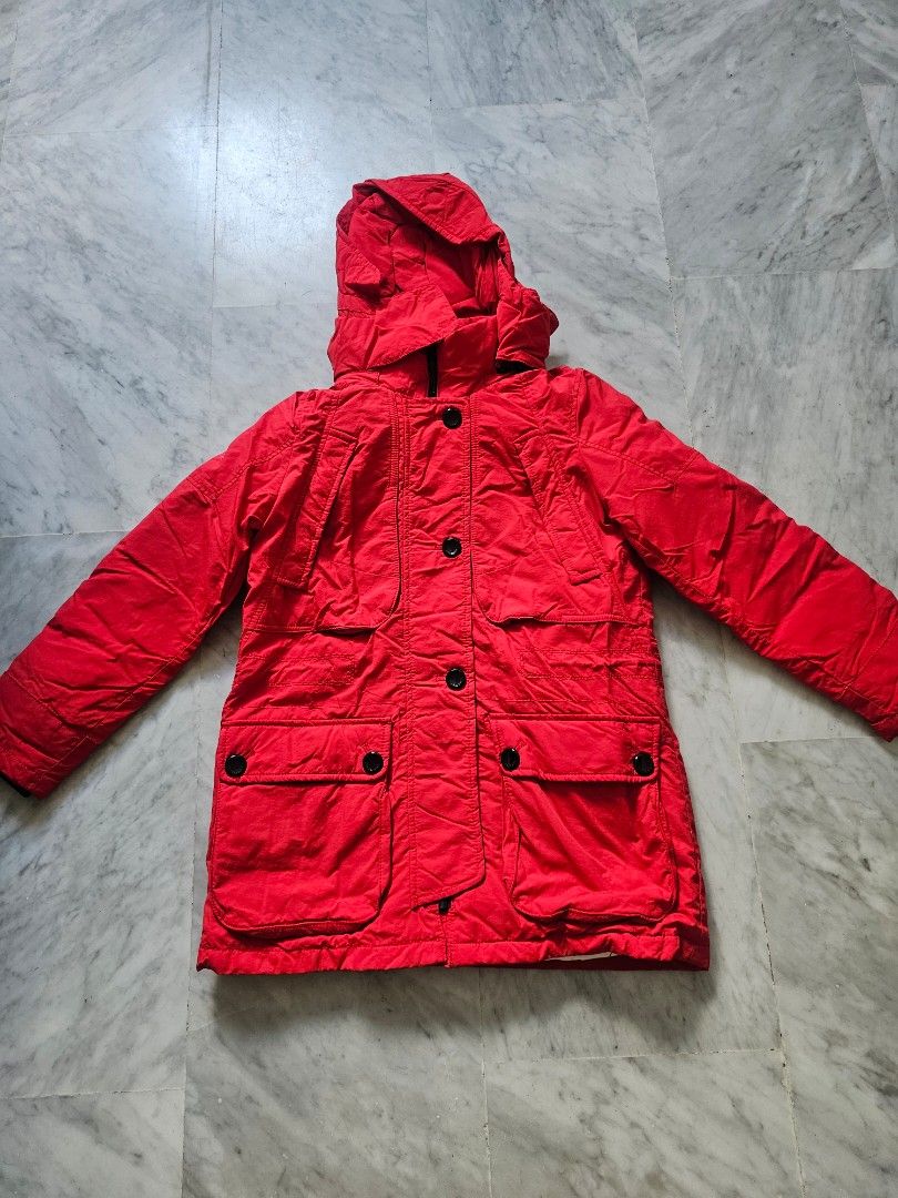 Winter Jacket (Category: Coats, Jackets and Outerwear) located in Singapore. Submitted by ymt223 (Listing ID 1371175658, Image 1). Description: Wore once and in good condition..