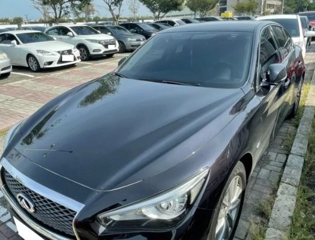 由 sweet970230581 (刊登 ID 1371417275，圖片 2) 提交，位於 台中市 (Taichung) 的 2016 Infiniti Q50 台中 黑色 2.0L 里程8萬💕甜甜價23萬💕 實車實價 車商勿擾 流動率快 快來預約 (類別：汽車出售)，說明：。