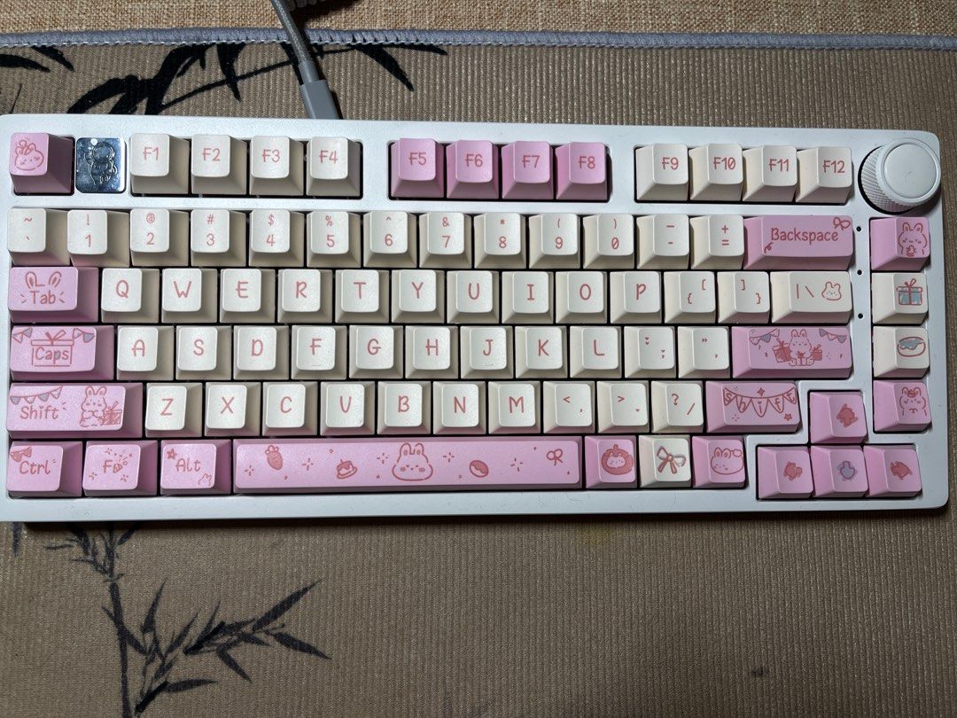 $20 for all 3 sets of keycaps MOA CHERRY (Category: Computer Keyboard) located in Singapore. Submitted by jaywen.mossi (Listing ID 1371509239, Image 2). Description: The first 2 sets are full size around 120 keys in total The last set is 75% from Hi75 2 moa 1 cherry $20 for all.