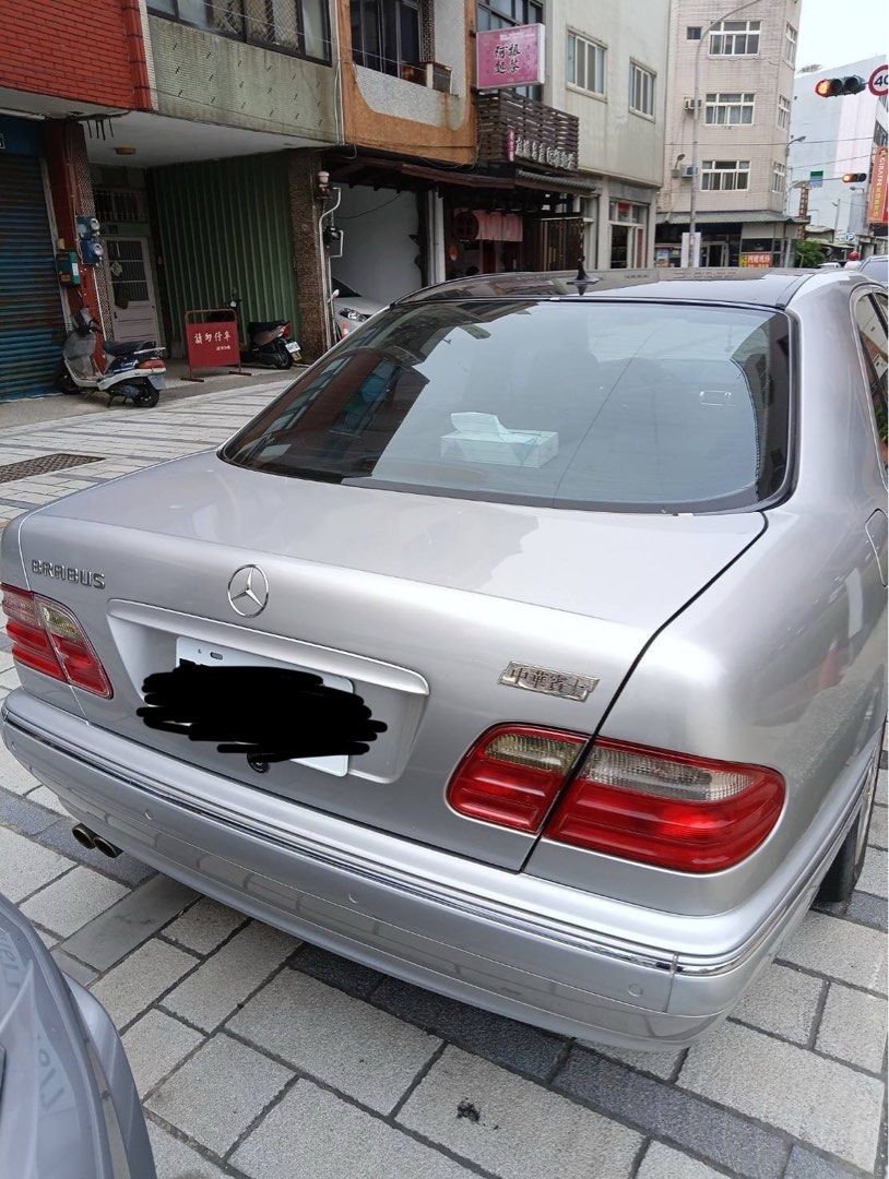 由 tinalee_7749 (刊登 ID 1371375667，圖片 2) 提交，位於 高雄市 (Kaohsiung) 的 賓士 (類別：汽車出售)，說明：出售*退休醫生的老賓士 售價：沒看錯！只要10萬！ 車子在彰化鹿港無事故、無故障、今年才剛驗完車✅真的不能再讓家裡長輩開車了，所以快快售出～ 里程數-258003半。