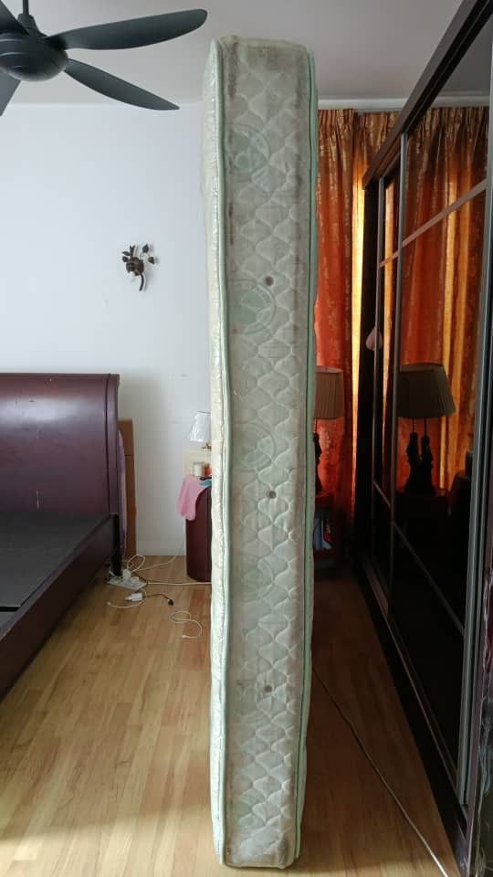Bedframe (Category: Bed Frames & Mattresses) located in Kuala Lumpur. Submitted by dilanthap69 (Listing ID 1371413237, Image 3). Description: wooden frame bed king size king size metres specialist back pain people it's very good more details please pm.