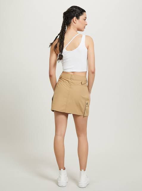 Bershka Cargo mini skirt (Category: Skirts) located in Quezon City. Submitted by coffeeandcodals (Listing ID 1371239450, Image 3). Description: 🩷 Brandnew means never been used, fitted lang ofc 🩷 Authentic — this is from last year’s collection. 🩷 RFS: Gained weight, hindi na talaga kasya🥲 ‼️Size: Small - best fits until 28 inches only! ‼️ High rise ‼️ This is super nice huhu bought for almost 2k ‼️ Issue: Hehe nasira zipper now lang since I f
