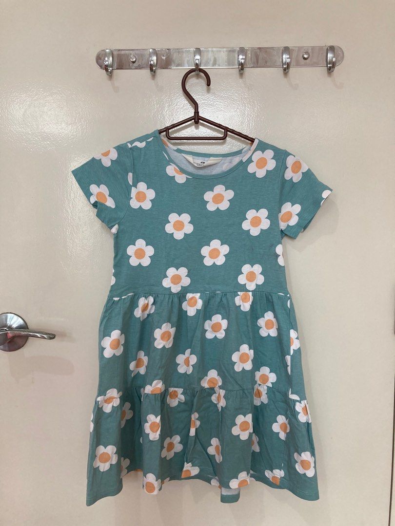 [bundle] Girls' dress & sweater (Category: Babies & Kids Fashion) located in Manila. Submitted by superlei (Listing ID 1371440771, Image 2). Description: .