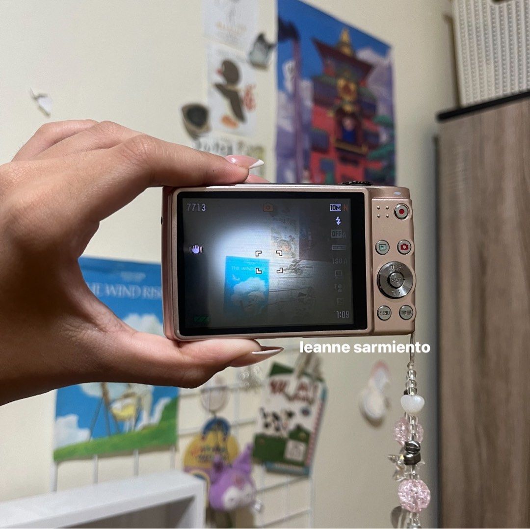CASIO EXILIM EX-Z300 (Category: Cameras) located in Caloocan City. Submitted by sarmiento33715 (Listing ID 1371428699, Image 3). Description: Casio Exilim EX-Z300 (Pink) Inclusion - Unit - Charger - Wristholder ISSUE: (message me for videos) - May scratches yung screen (not too noticeable) - Need imove ng konti ang lens cover tinuturn on ung camera kasi hindi siya fully nabubukas (can be done in 1 sec and doesn't require so much effort, hindi siy